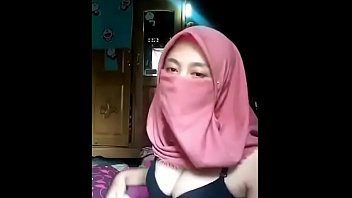 cewe berkerudung pun bisa sange