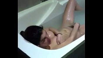 Solo teen masturbates in bath
