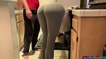 Silly stepmom pretends to get stuck in the oven to get sex
