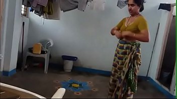 Tiruvallikkeni Alamelu aunty dress changing sex video-1