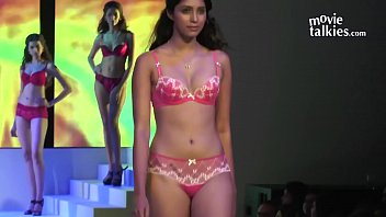 Indian model's nude ramp show Exposed! Full-HD