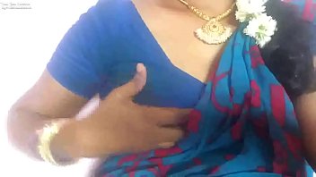 Bhabhi in saree shows boobs & pussy