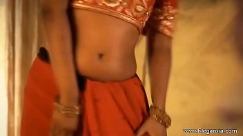 Indian Babe Exposing Her Natural Figure