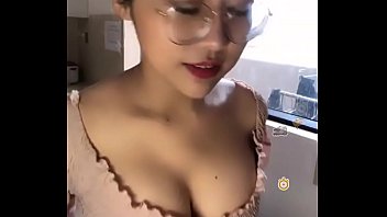 Cookie and show big tits 