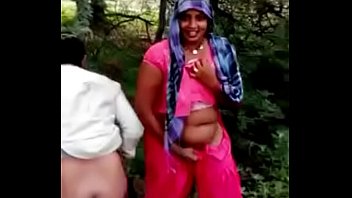 Indian desi couple having outdoor sex. Pados wali aunty ki chudai. Must watch.
