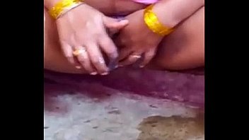 desi aunt pussy wide spread show -2