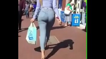 Jeans booty milf