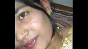 Indian Hot Beautiful newly married girlfriend allow her husband to boob pressing - Wowmoyback