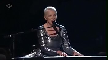 Annie Lennox sings Fool On The Hill