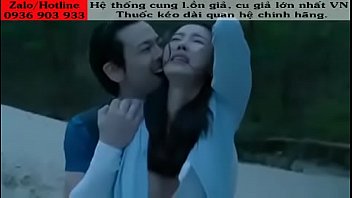 Hiếp dâm gái xinh ngoài bãi biển