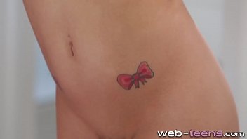 Tattoed teen eats pussy