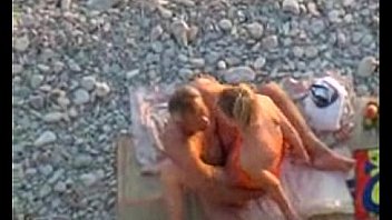 Beach amateur fuck spycamed