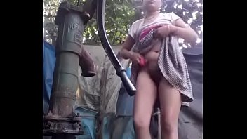 Desi girl self shoot after bathing