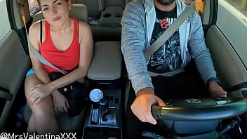 Hot Tourist Shows Tits to Uber Driver and Offers Blowjob